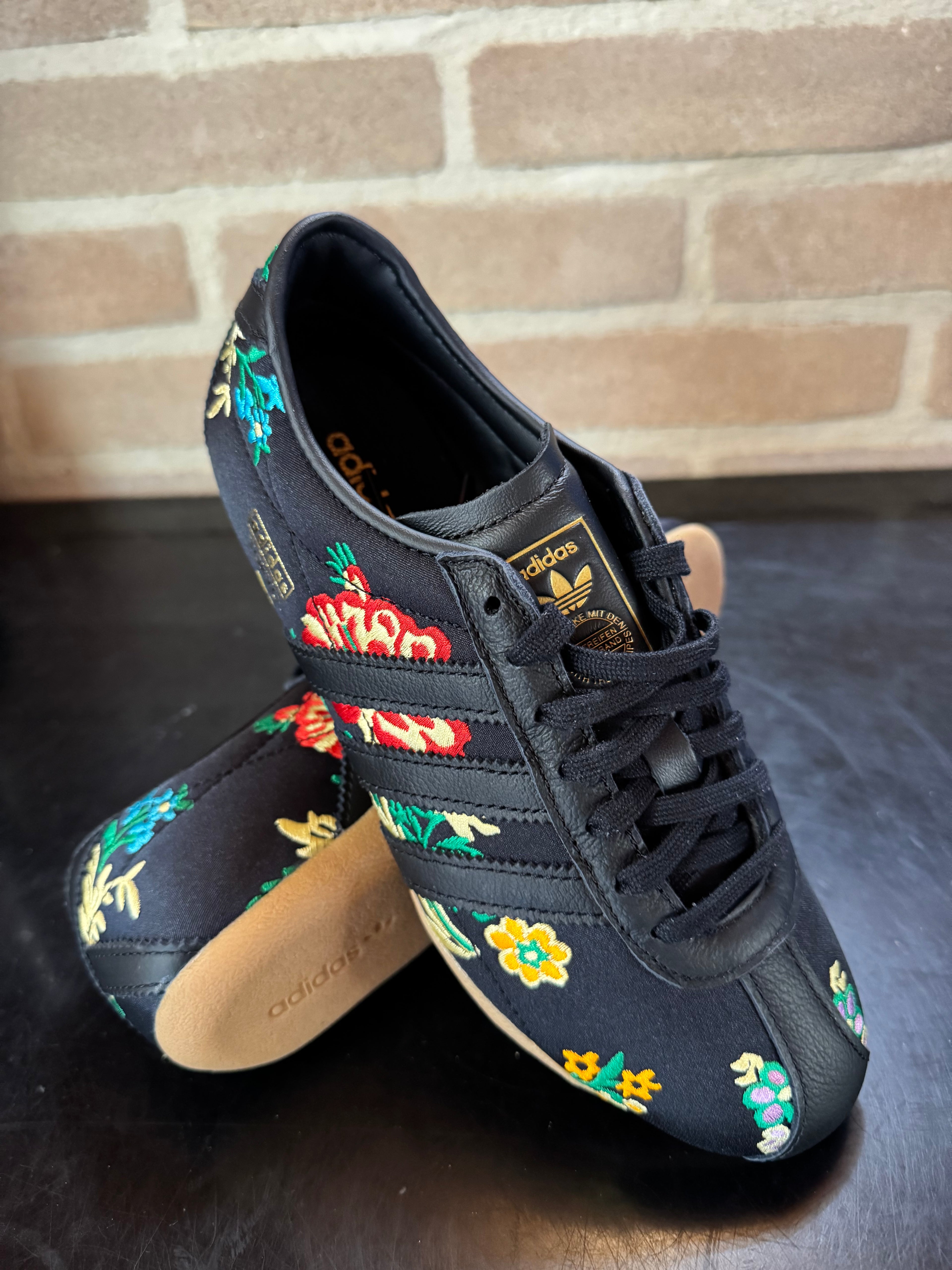 Adidas Tokio "Floral Embroidery pack-Black"