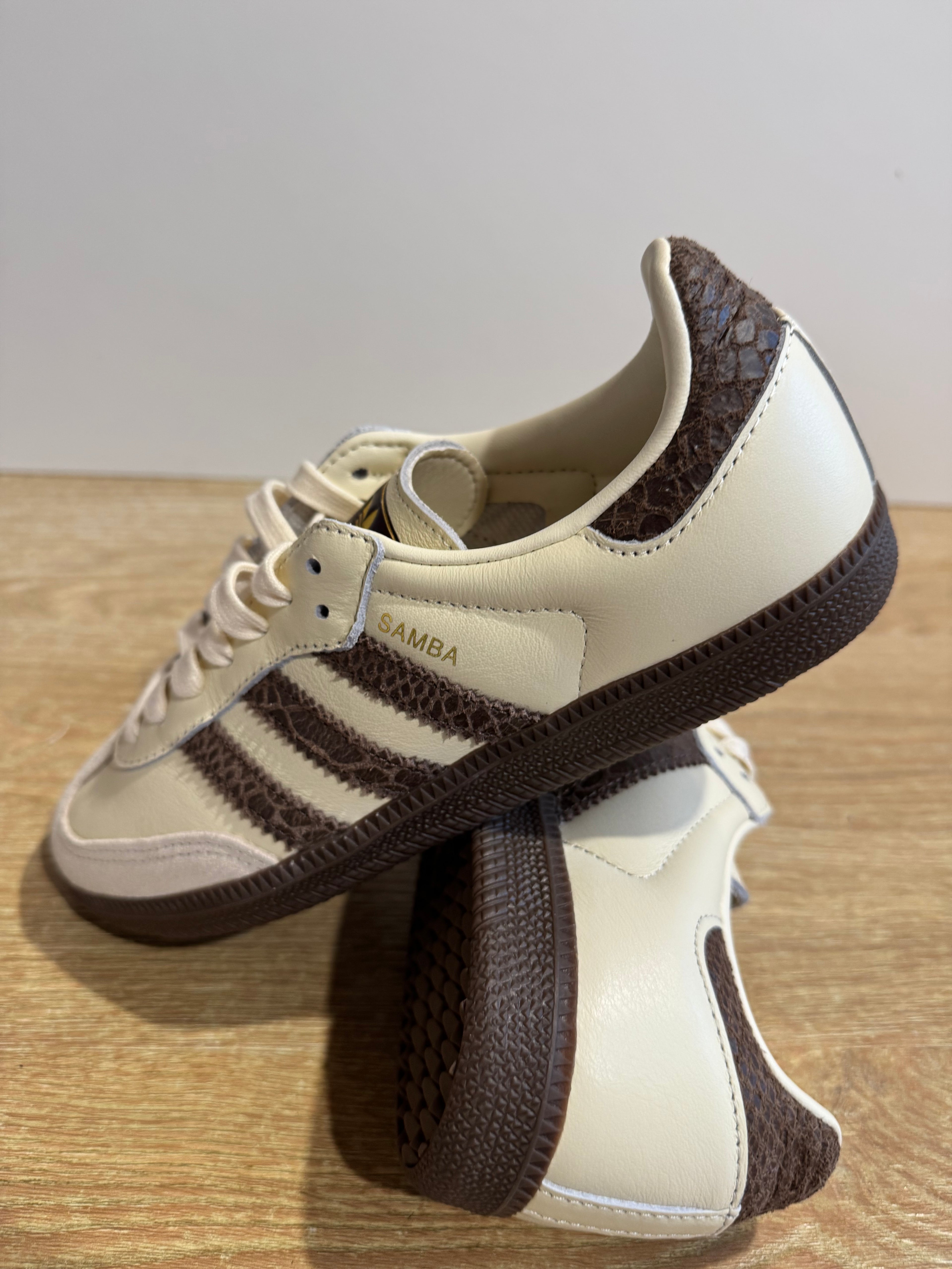 Adidas Samba OG "Cream White Earth Strata Maroon"
