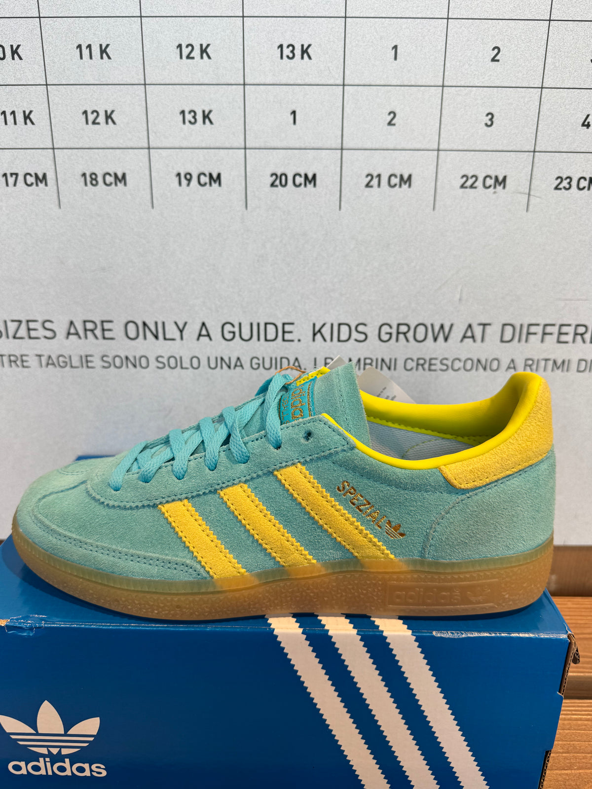 Adidas Handball Spezial "Blue Glow Bright Yellow"
