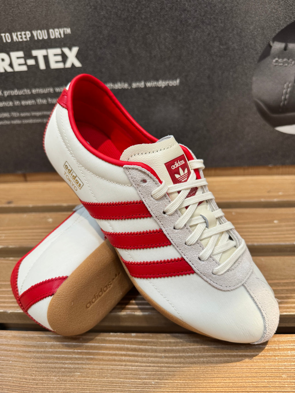 Adidas Tokio "Off white scarlet"