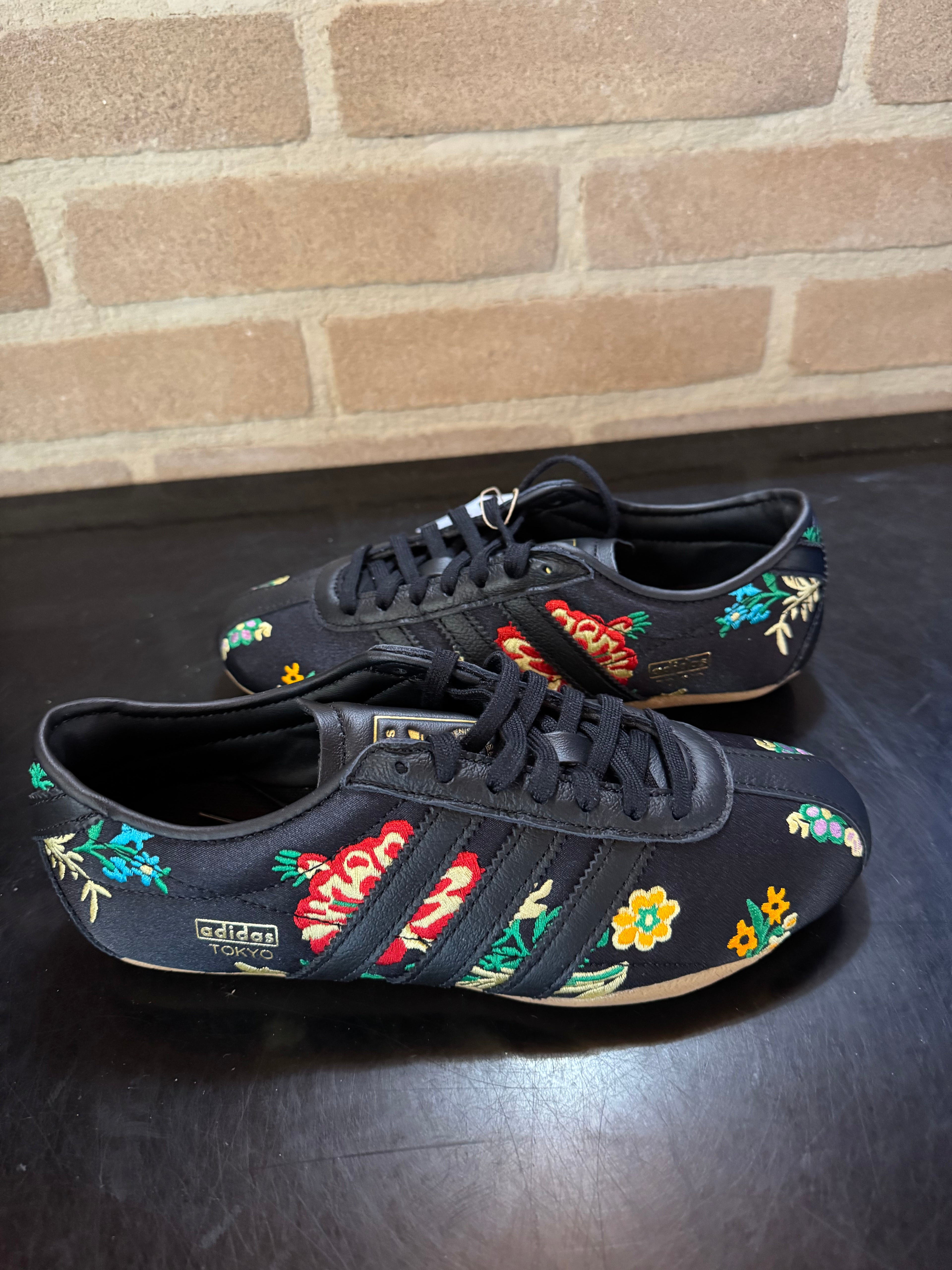 Adidas Tokio "Floral Embroidery pack-Black"