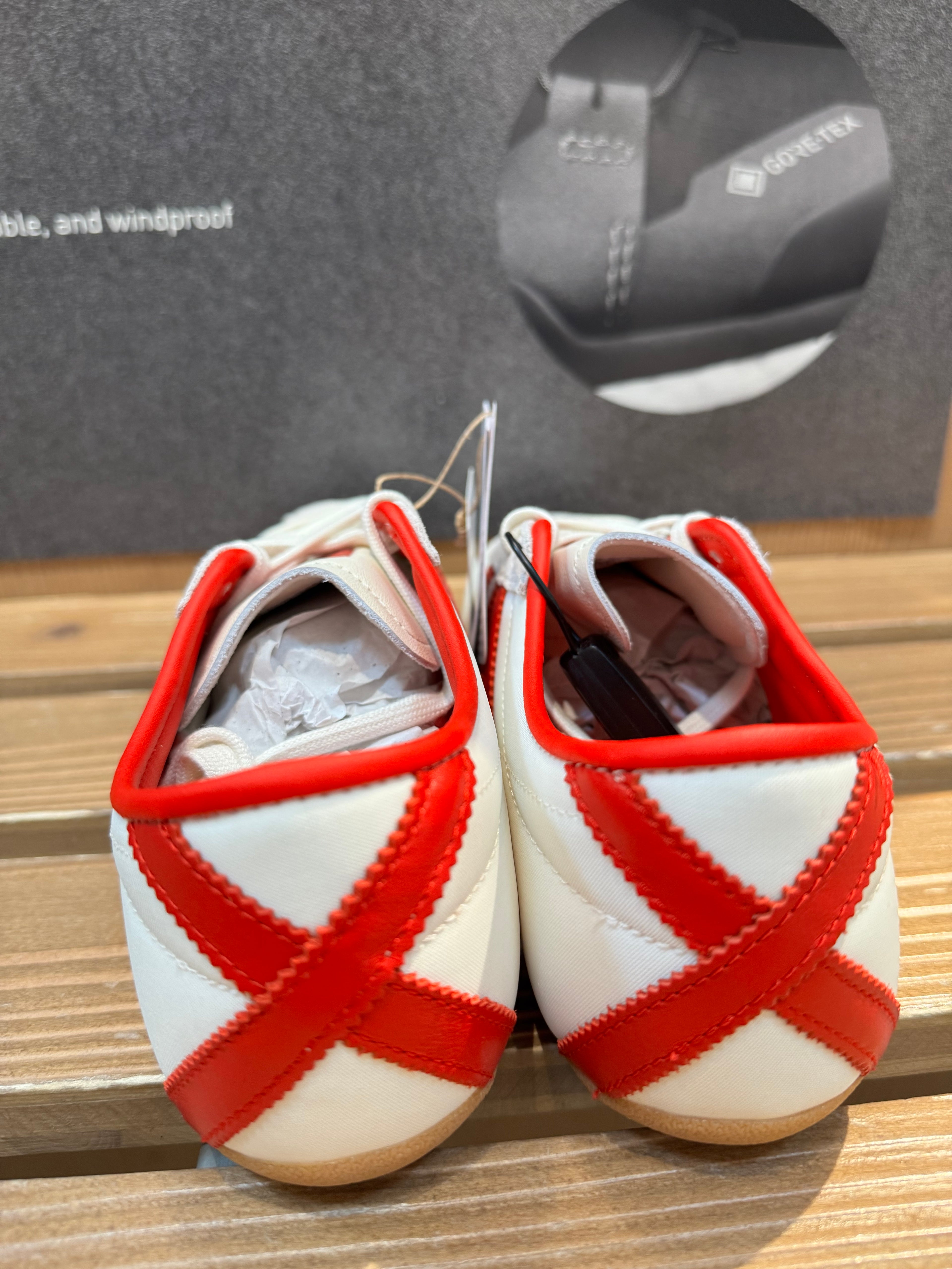 Adidas Tokio "Off white scarlet"